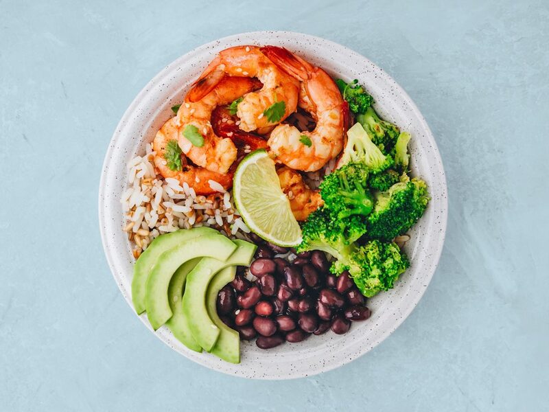 Renal-friendly bowl with vegetables and lean protein